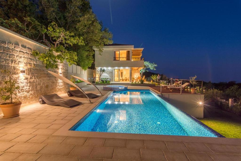 Luxury Villa Crystal Blue photo 1