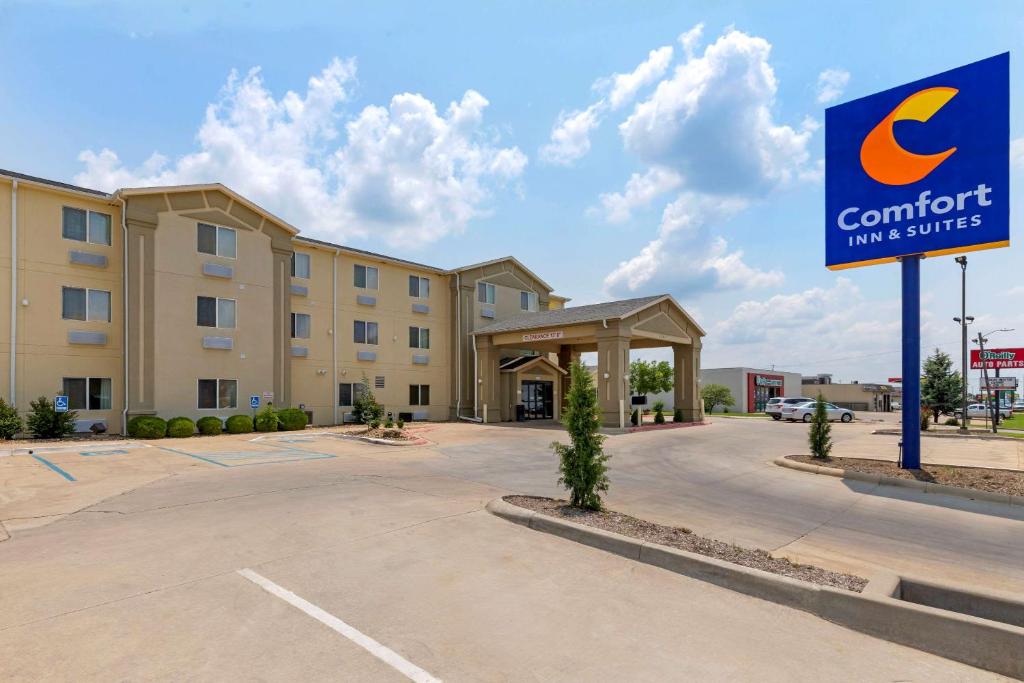 Comfort Inn & Suites Ponca City near Marland Mansion photo 1