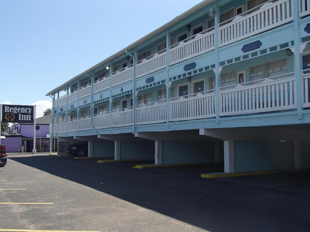 Regency Inn Motel by the Beach photo 2