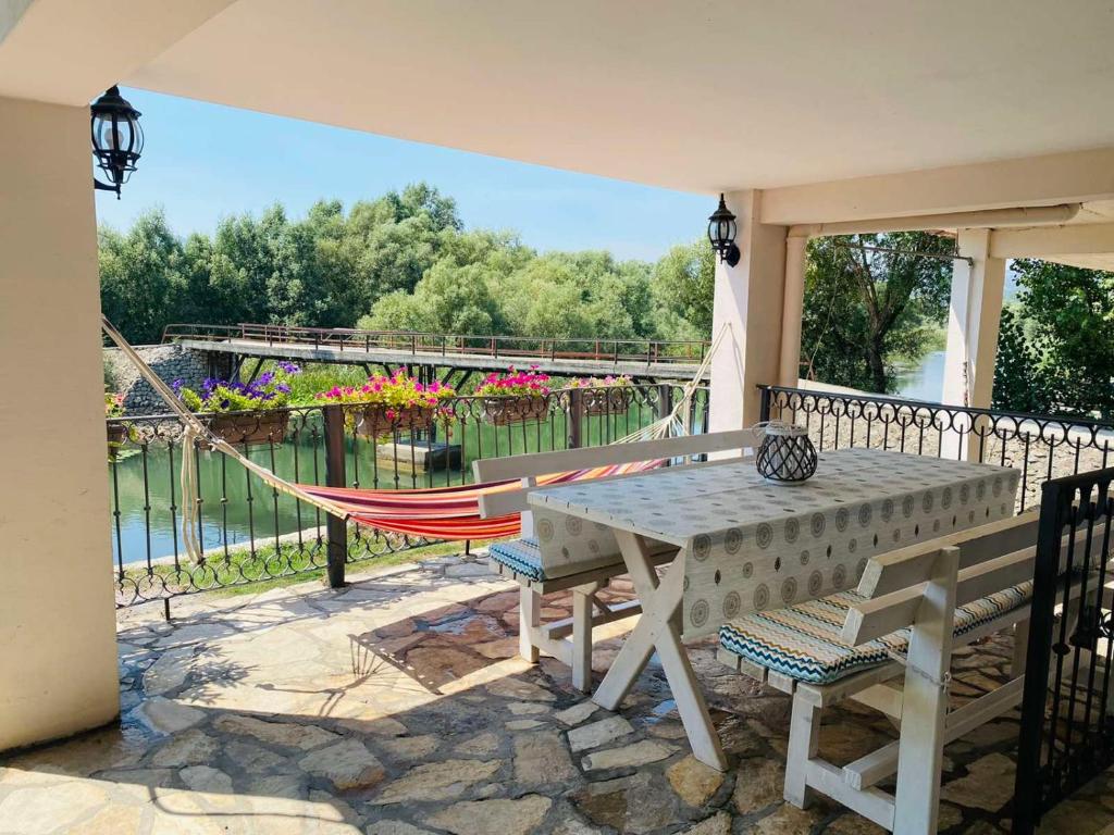 Lake View Apartment Dodosi photo 3