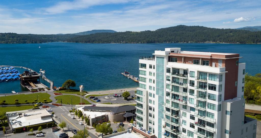 One Lakeside image