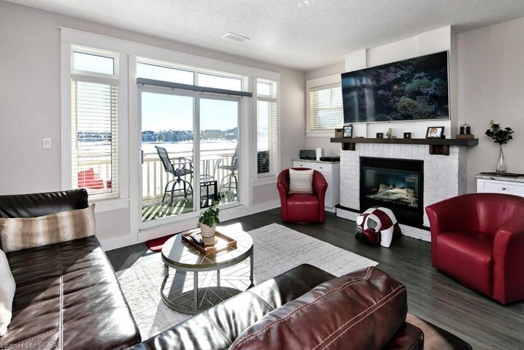 Great Location, Pool, Blue Mountain 2 BDRM Dream photo 4