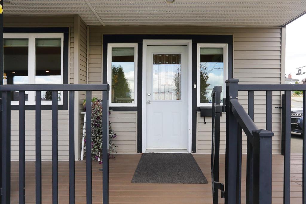 Lovely J Home -Stunning river view cozy two bedroom private suite photo 4