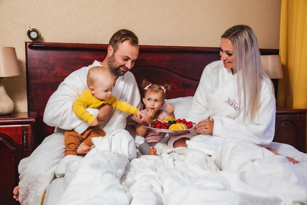 Семейный (Улучшенный семейный номер), Hotel Legend