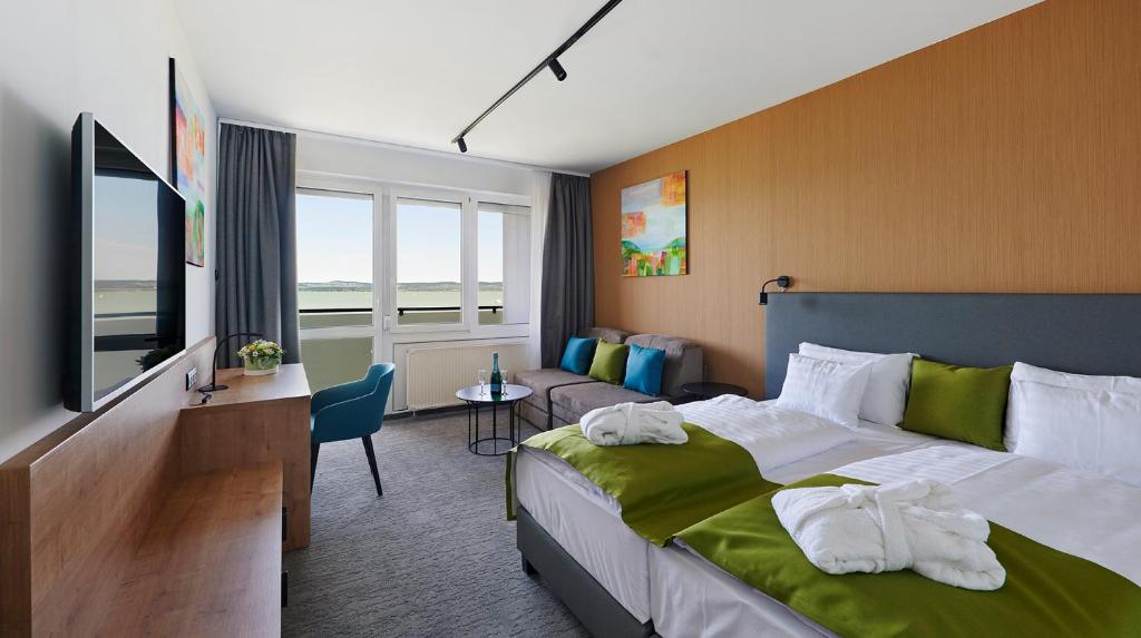 Hotel OTP Balatonszemes photo 4