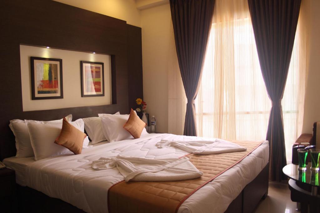 Hotel Pristine Residency photo 2