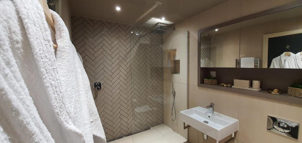 Luxury One Bedroom Apartment Within the City Walls photo 4