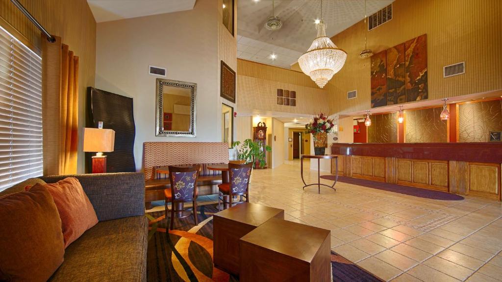 Best Western Plus Tulsa Woodland Hills Hotel and Suites photo 4