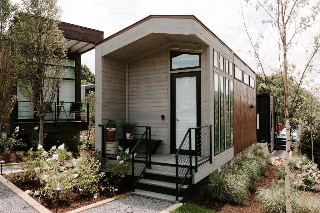 Rooms of Ironwood Grove, Tiny House Hotel