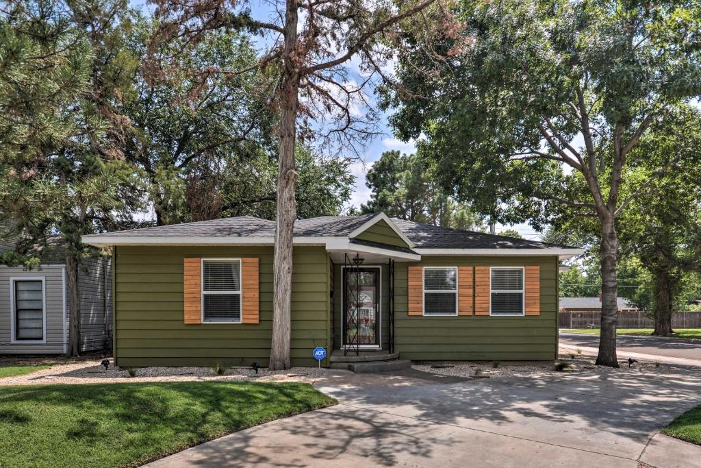 Stylish Home - Walk to Texas Tech University! photo 1