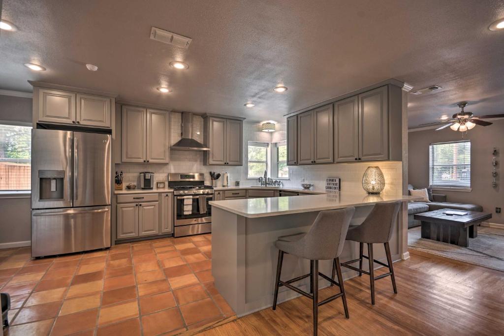 Stylish Home - Walk to Texas Tech University! photo 2