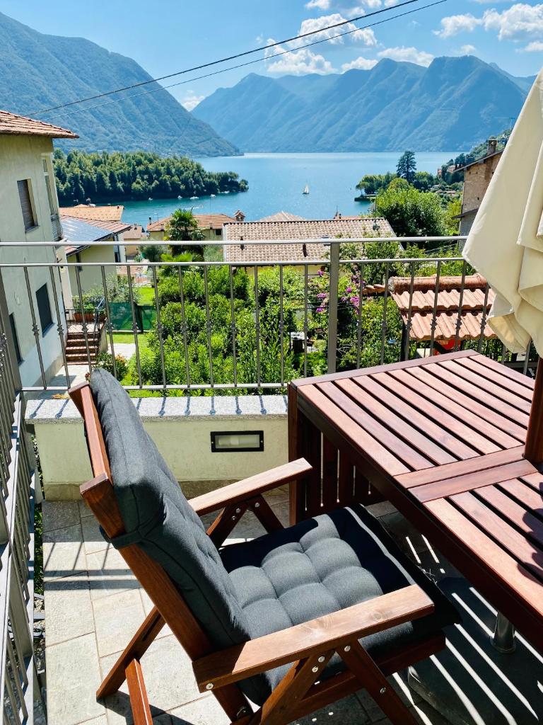 Lora Lake Villa photo 3