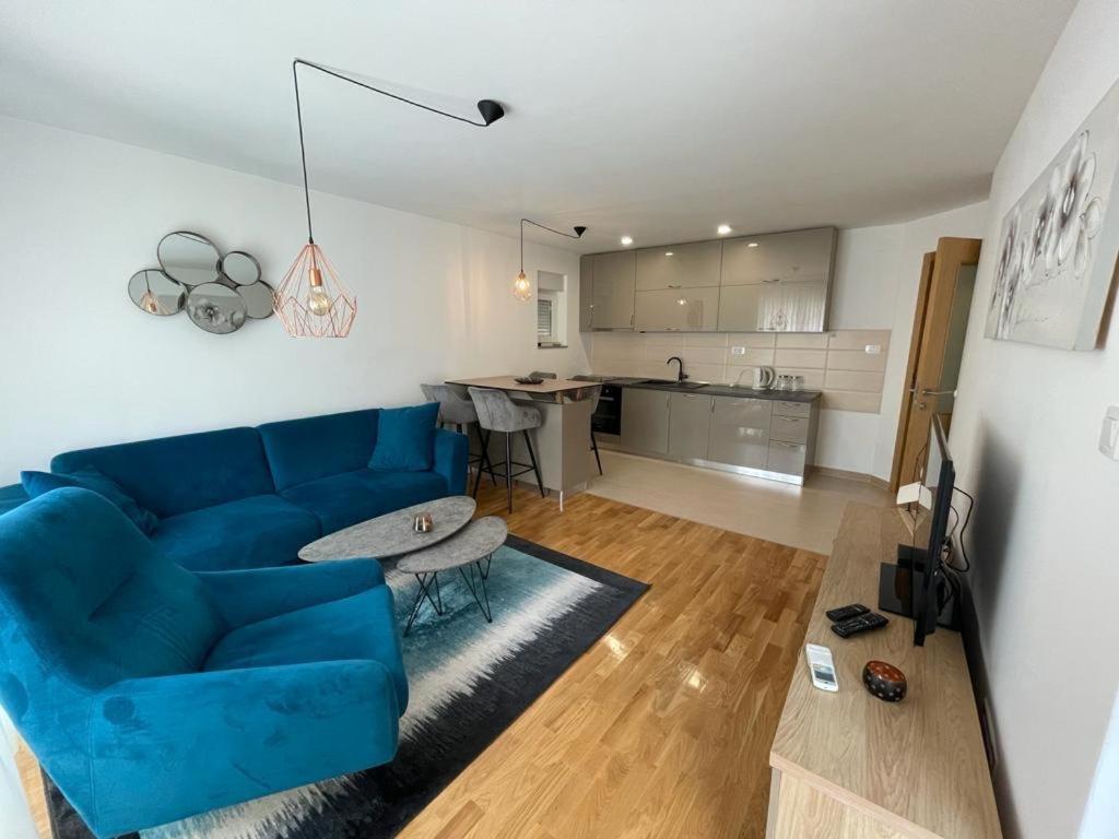 Apartment MV photo 3