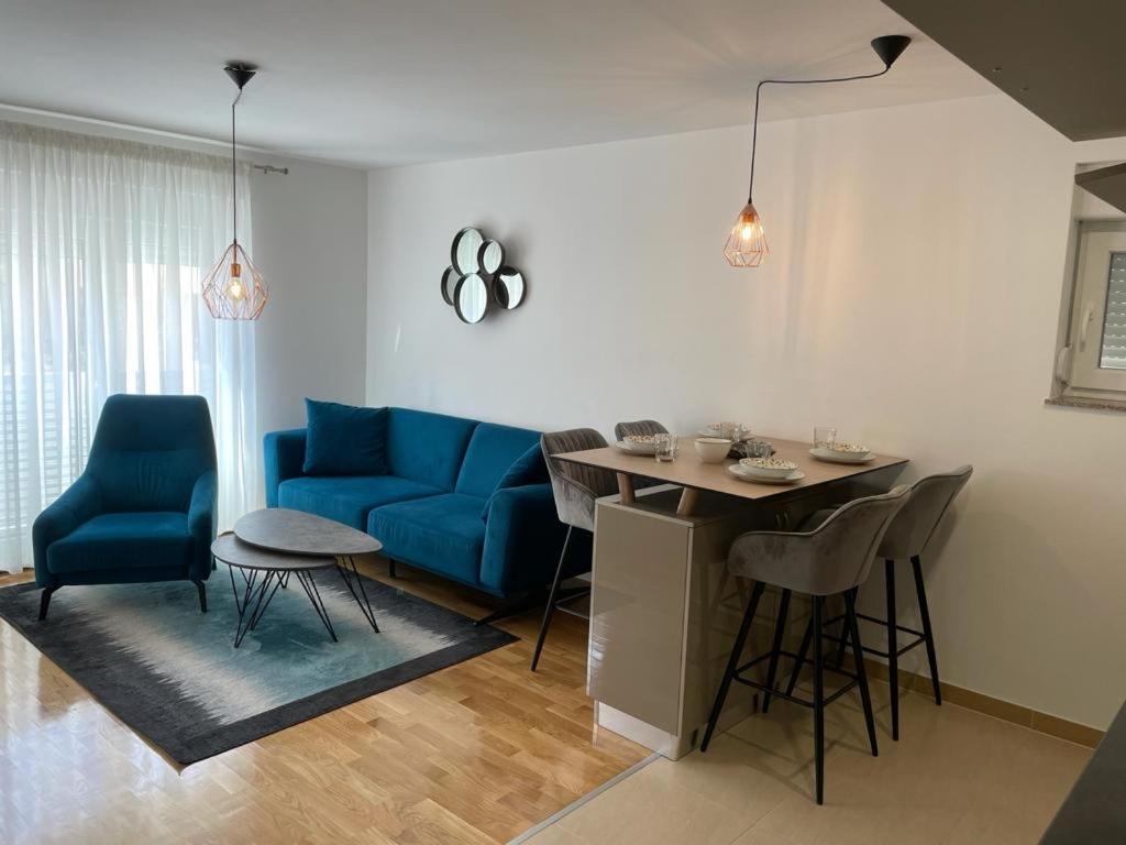 Apartment MV photo 2