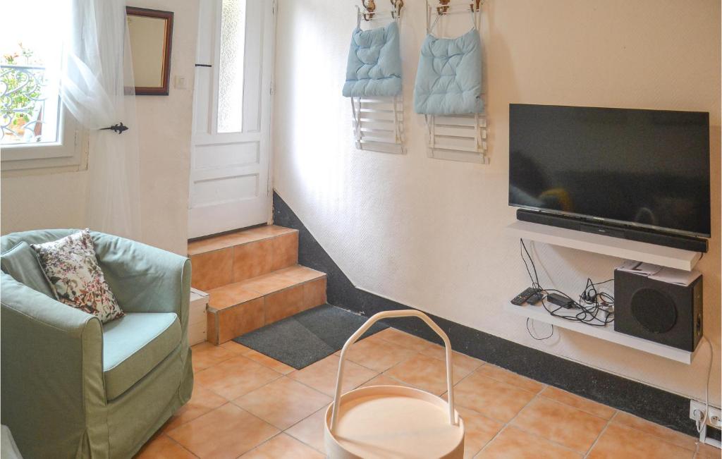 Amazing Home In Saint-gervais-sur-mare With 2 Bedrooms