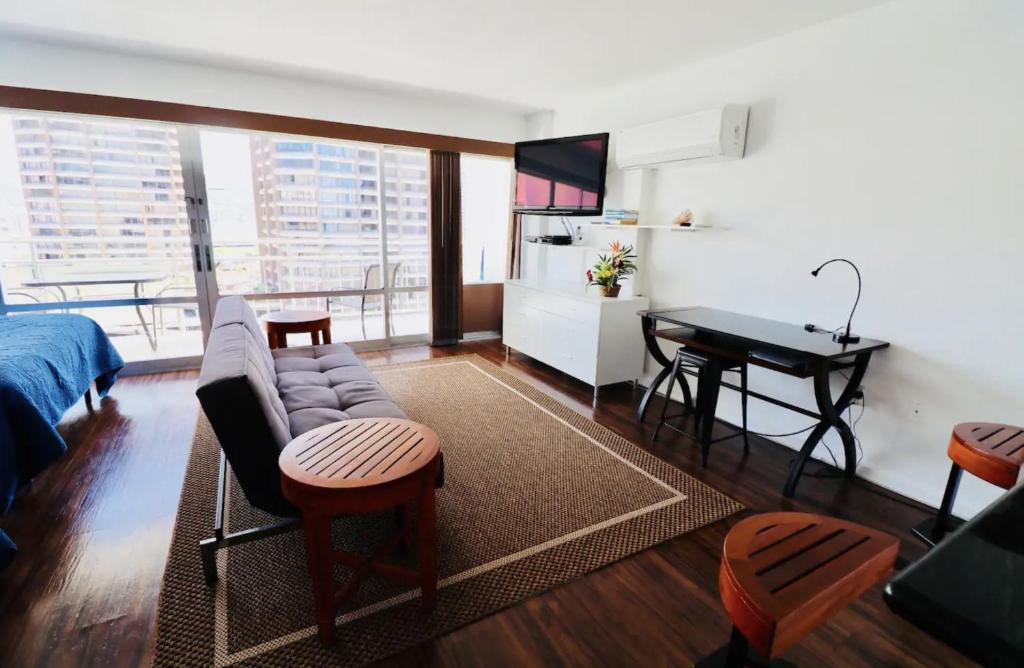 Студио (Номер-студия с балконом), Ilikai Hotel Condominiums