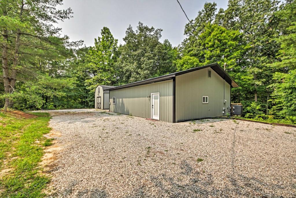 Camp Monroe in Bloomington with Deck and Views! photo 2