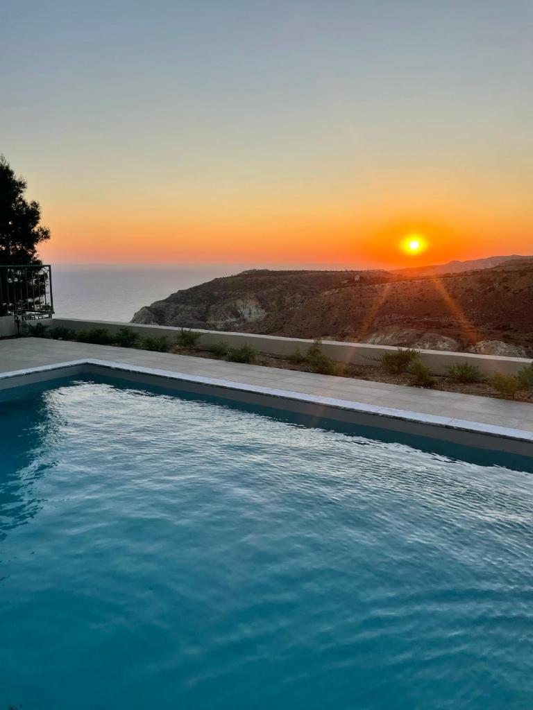 Windhill Edge Villa photo 1