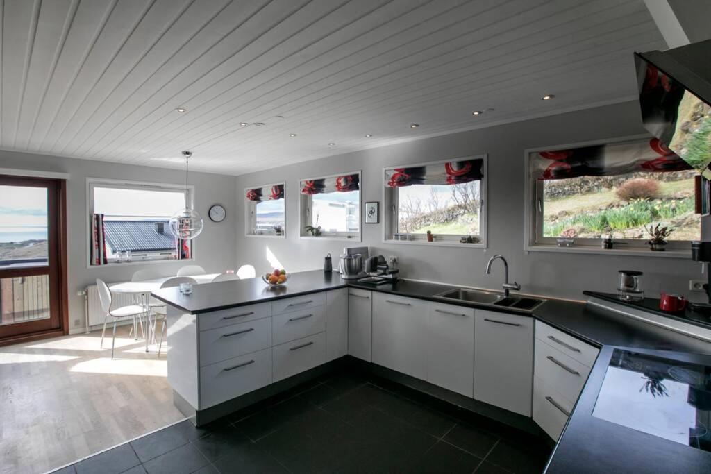 FaroeGuide seaview villa and apartment photo 4