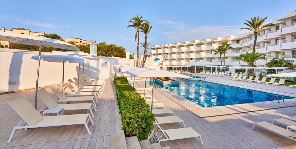 Globales Cala Bona photo 2