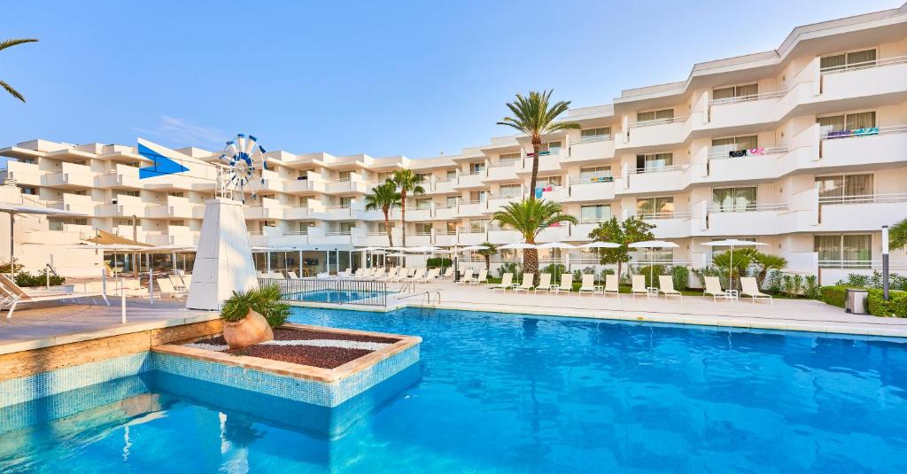 Globales Cala Bona photo 1