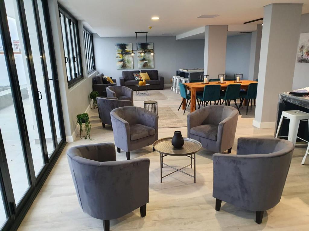 1onAlbert Studio Apartment Woodstock - Tap to explore photos
