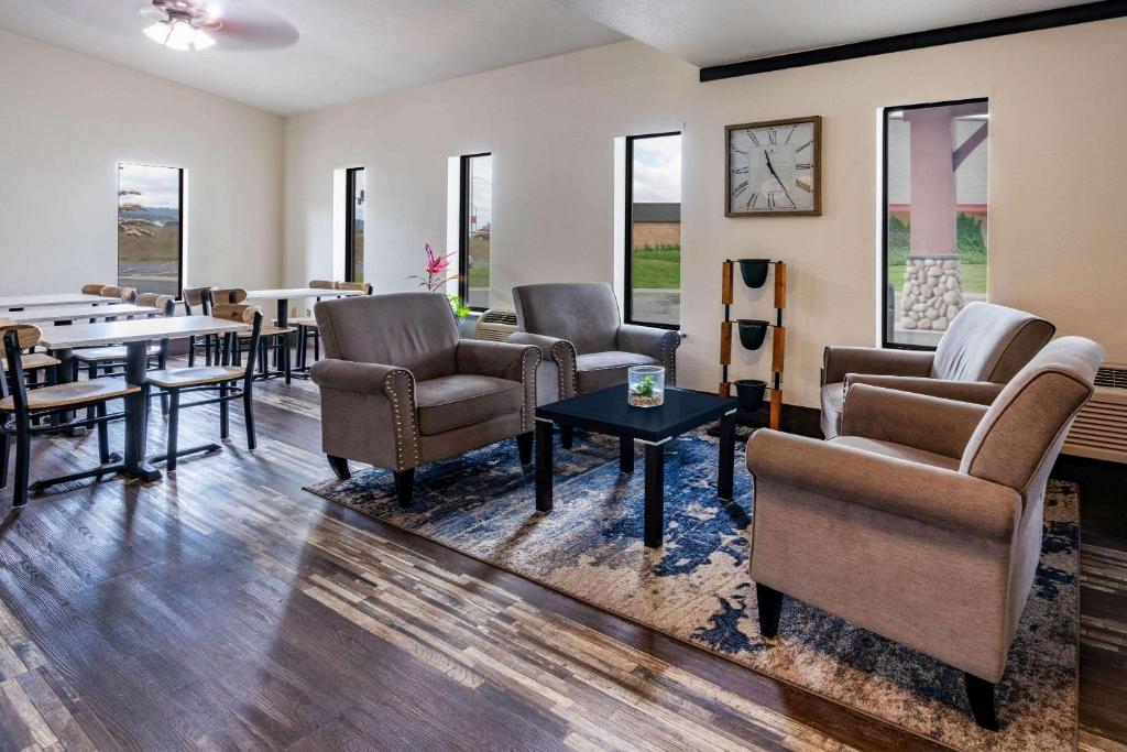 Super 8 by Wyndham Spokane Valley photo 3