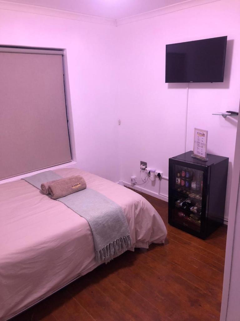 St Pete's Luxury Duplex Apartment - Perfect for the Single guest, Cosy Couple or the Friendly Family photo 4