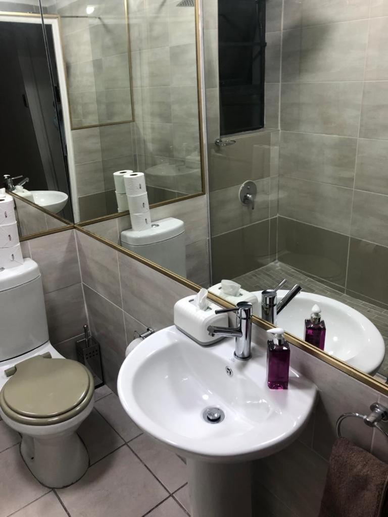 St Pete's Luxury Duplex Apartment - Perfect for the Single guest, Cosy Couple or the Friendly Family photo 3