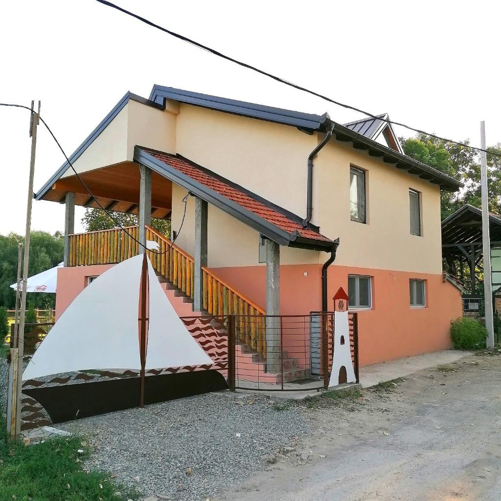 Captain's house by the Danube river photo 4