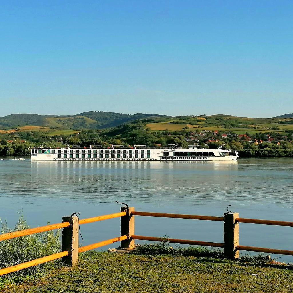 Captain's house by the Danube river photo 3