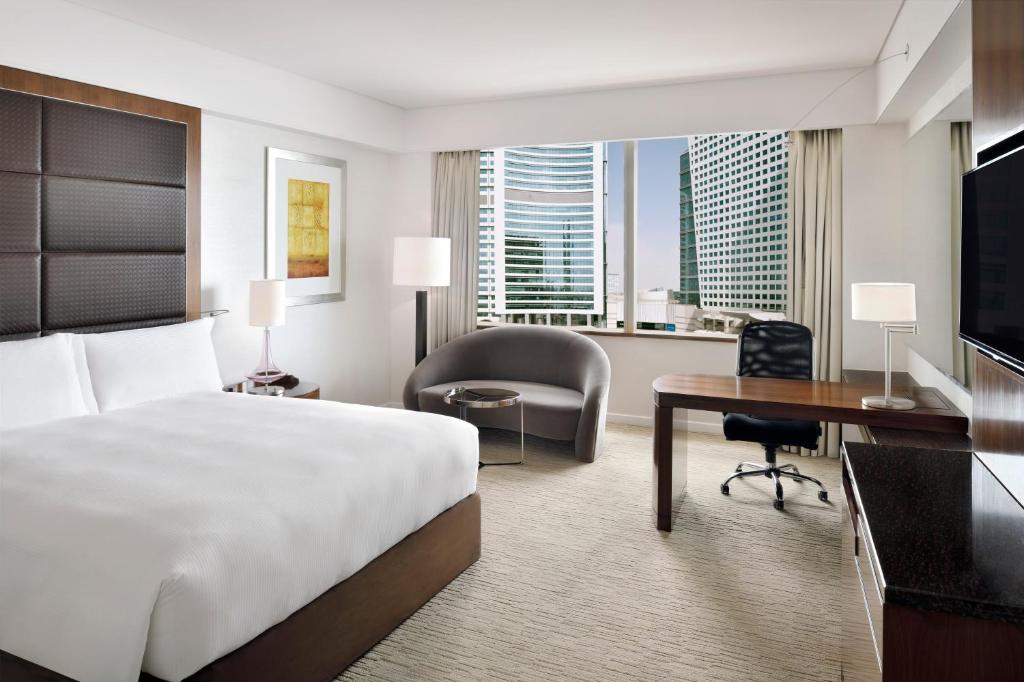 Двухместный (Улучшенный двухместный номер с 1 кроватью), Отель Crowne Plaza Dubai Festival City