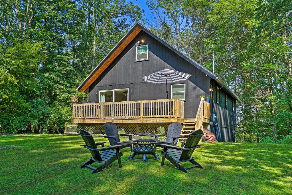 Modern East Stroudsburg Home with Deck and Gas Grill! photo 1