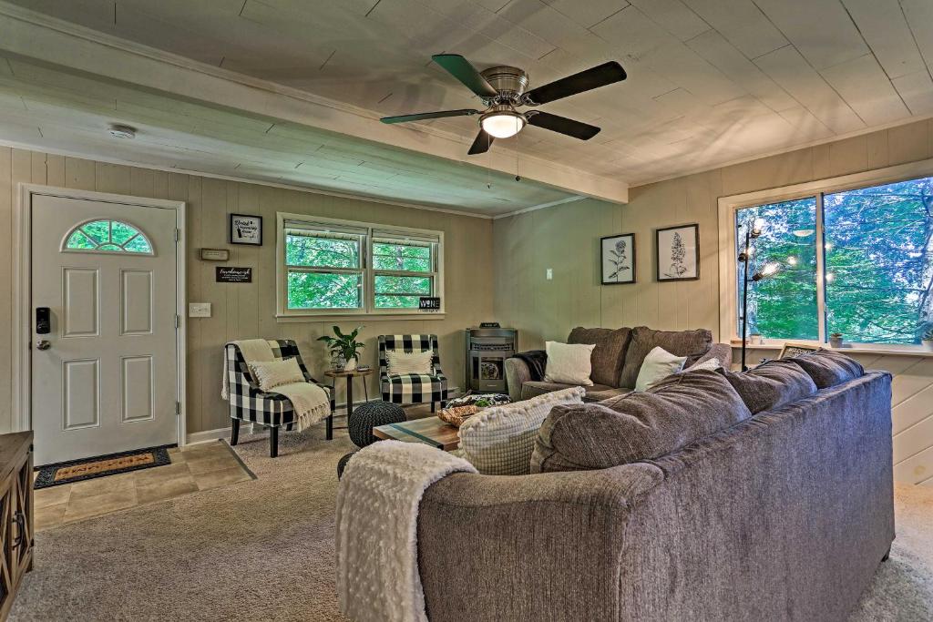 Modern East Stroudsburg Home with Deck and Gas Grill! photo 3