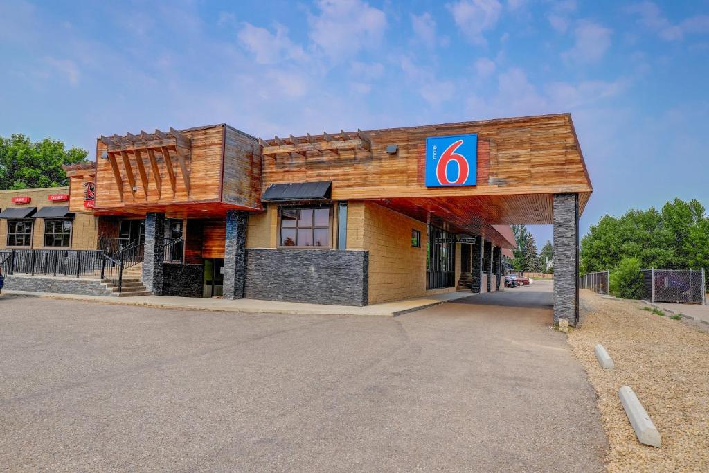 Motel 6 Brooks AB photo 1