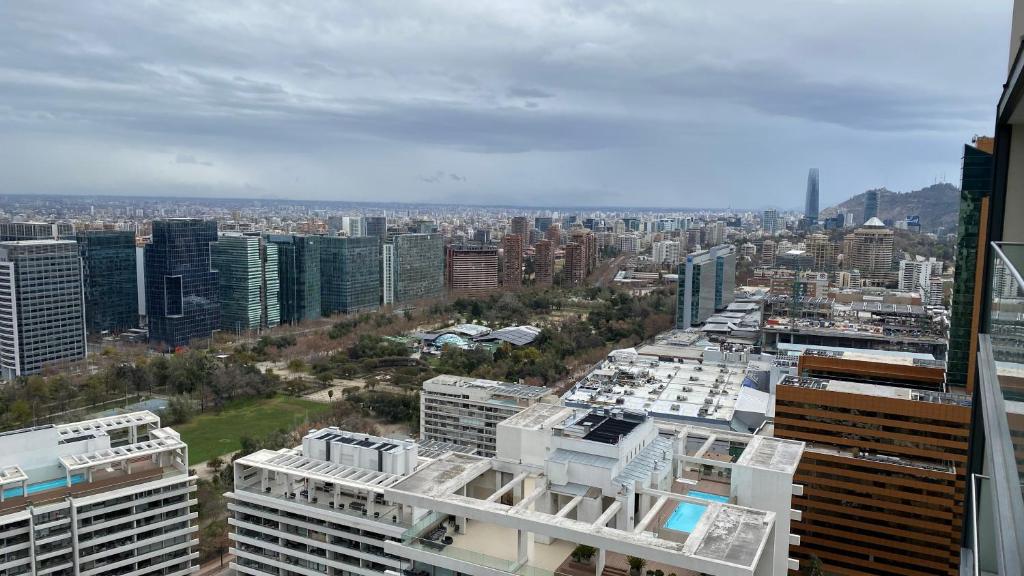 Departamento de lujo en suite, en el piso 38, Las Condes, costado de parques y malls photo 1