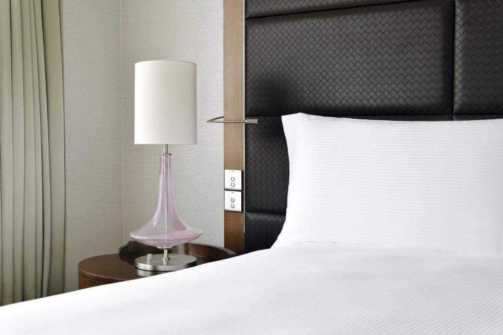 Двухместный (Улучшенный двухместный номер с 1 кроватью), Отель Crowne Plaza Dubai Festival City