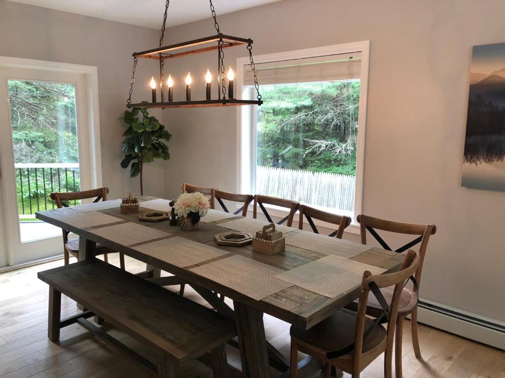 The Mighty Oaks Retreat,modern house Bar Harbor Acadia MDI image