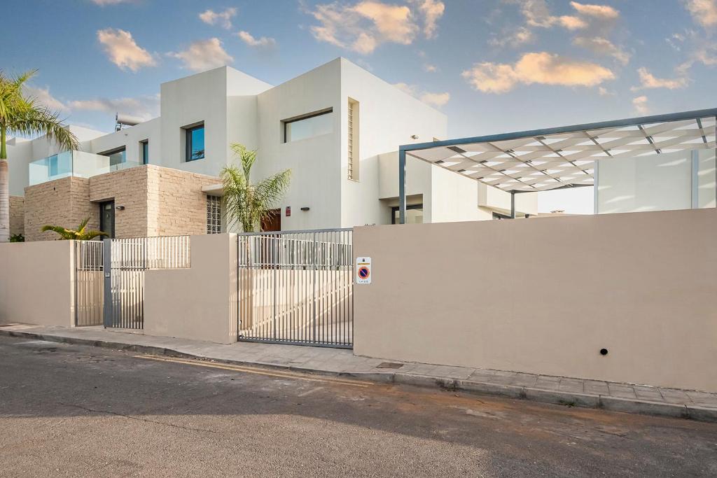Villa Alisios Golf Luxury Tenerifesummervillas Heated pool photo 1
