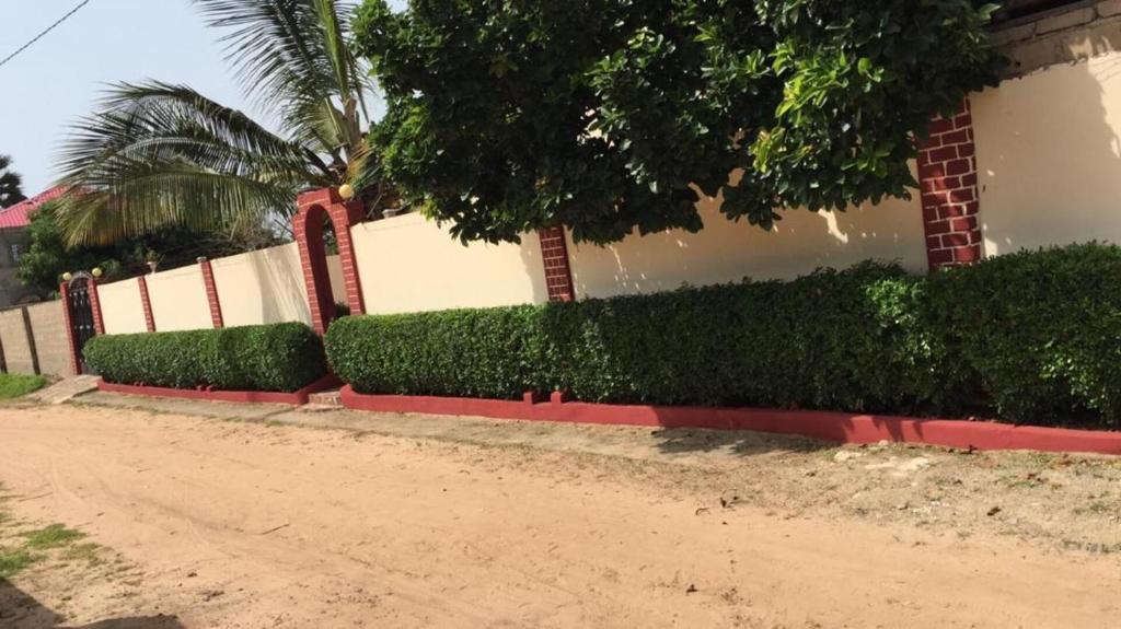 Charming 2-Bed House in Brusubi photo 2