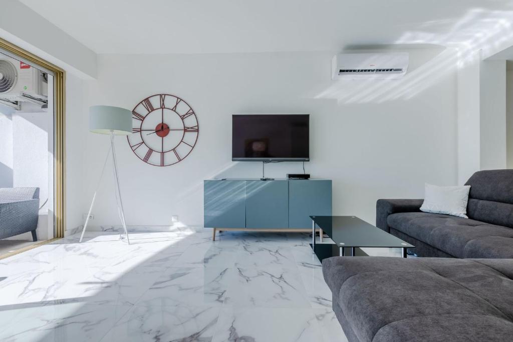 Right by the beaches 90m2 on the Croisette photo 3