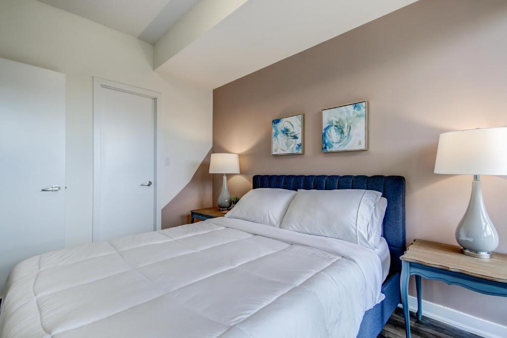 The Benetton Suite - Square One 1 BR + Den + 1 Parking photo 2