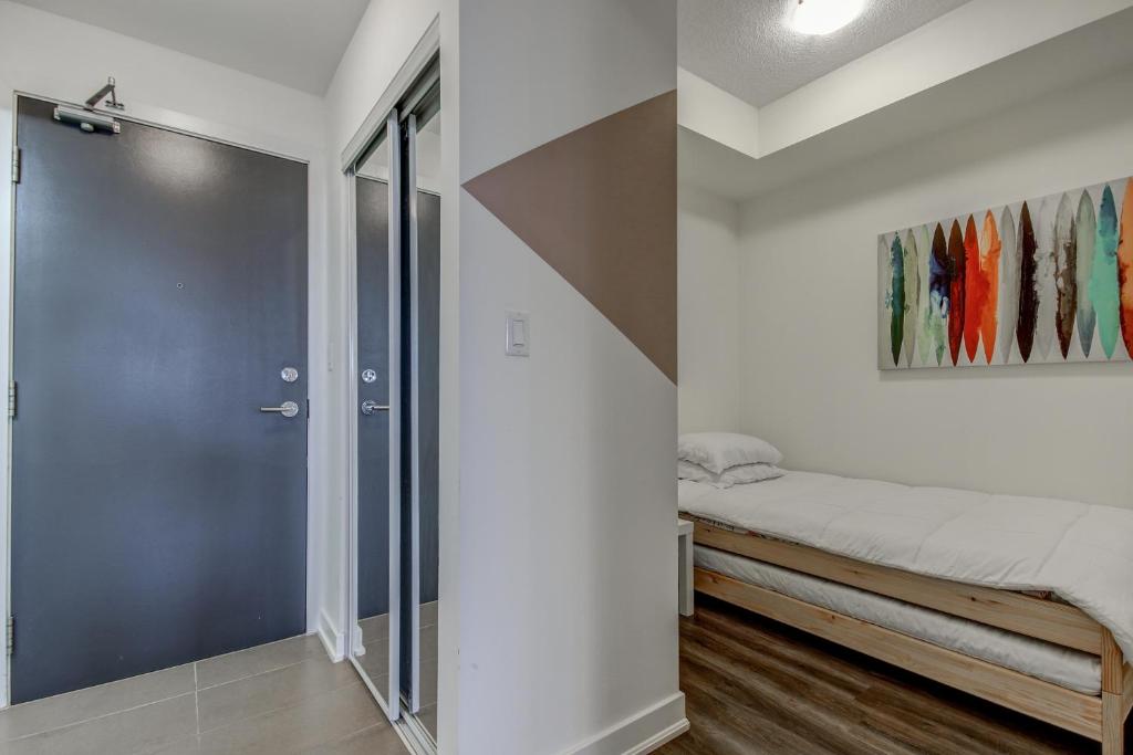 The Benetton Suite - Square One 1 BR + Den + 1 Parking photo 3