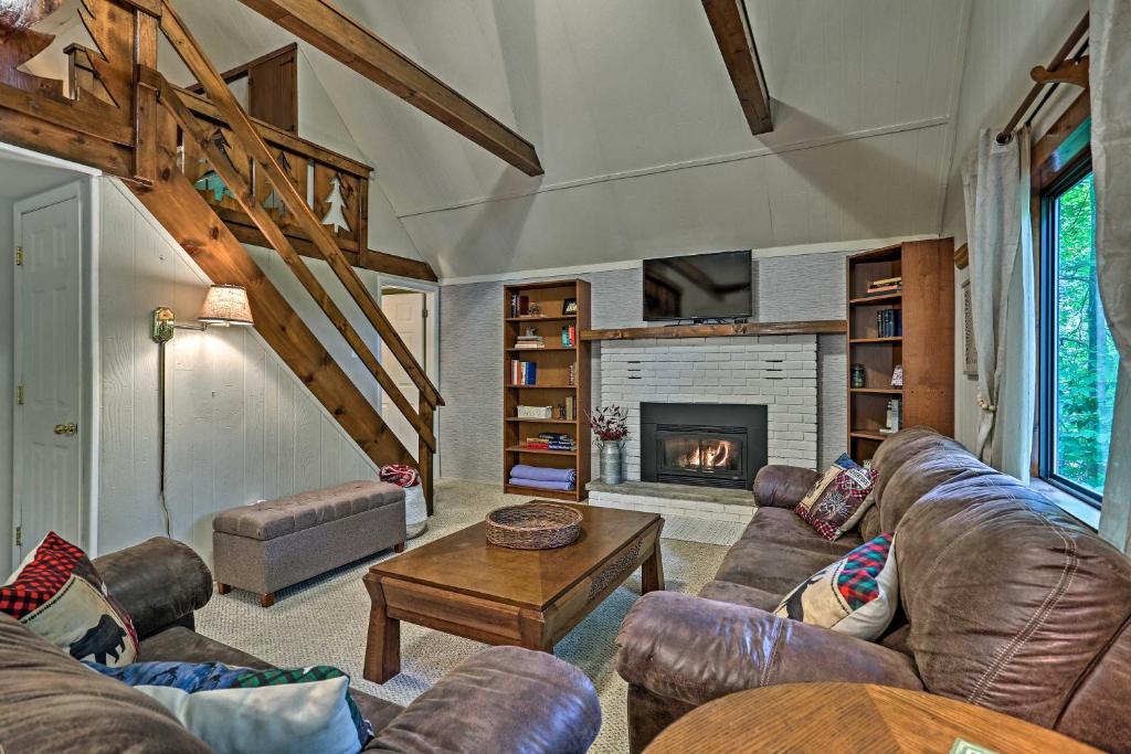 Pocono Lake House Near Skiing and Kalahari Resort!