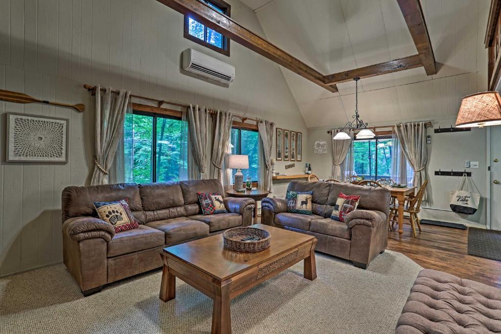 Pocono Lake House Near Skiing and Kalahari Resort! photo 3