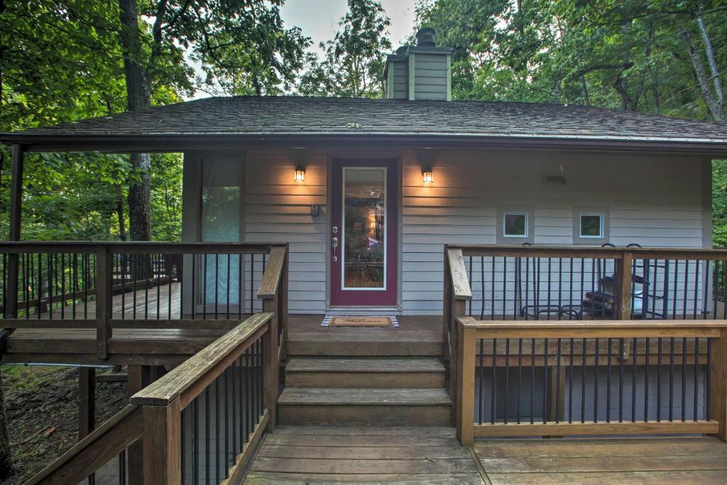 Cozy Hillside Hideaway in Wintergreen Resort! photo 4