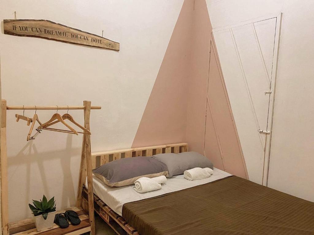 Pallet Homes - Tabuc Suba Room Type - Standard Double Room with Shared Bathroom