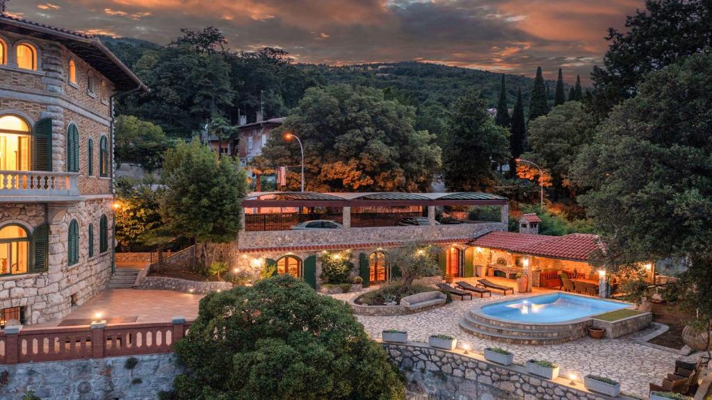 Beachfront Villa Belmond Lovran with pool and private beach photo 4
