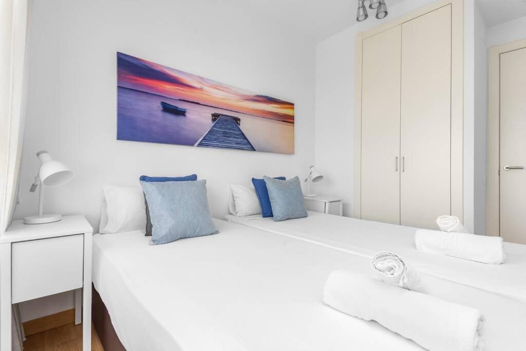 Lodging Apartments Fira-Barcelona 2 double bedroom w parking photo 3
