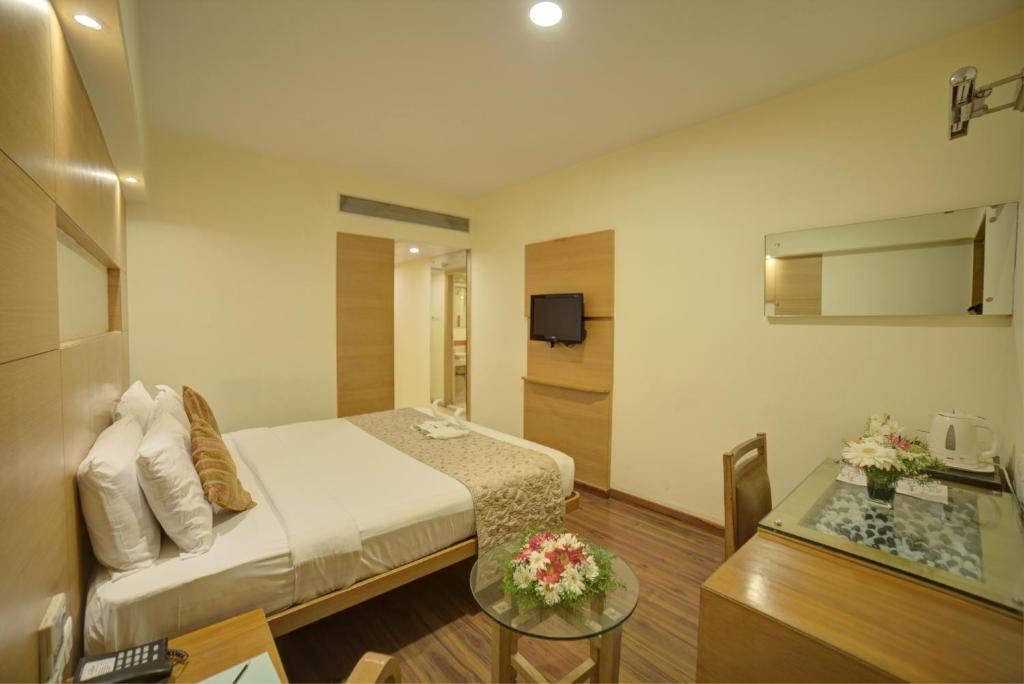 Двухместный (Улучшенный номер с кроватью размера «king-size»), Coral Tree Hotel